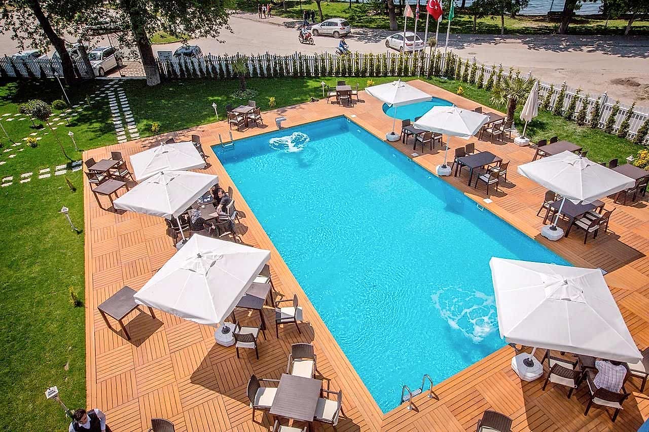 Limnades Hotel